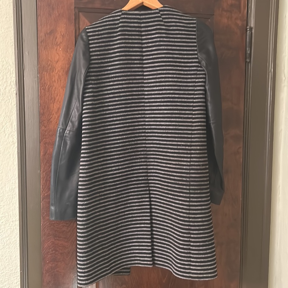 Stunning MADEWELL outerwear jacket with front pockets and functional snaps. - Picture 7 of 9